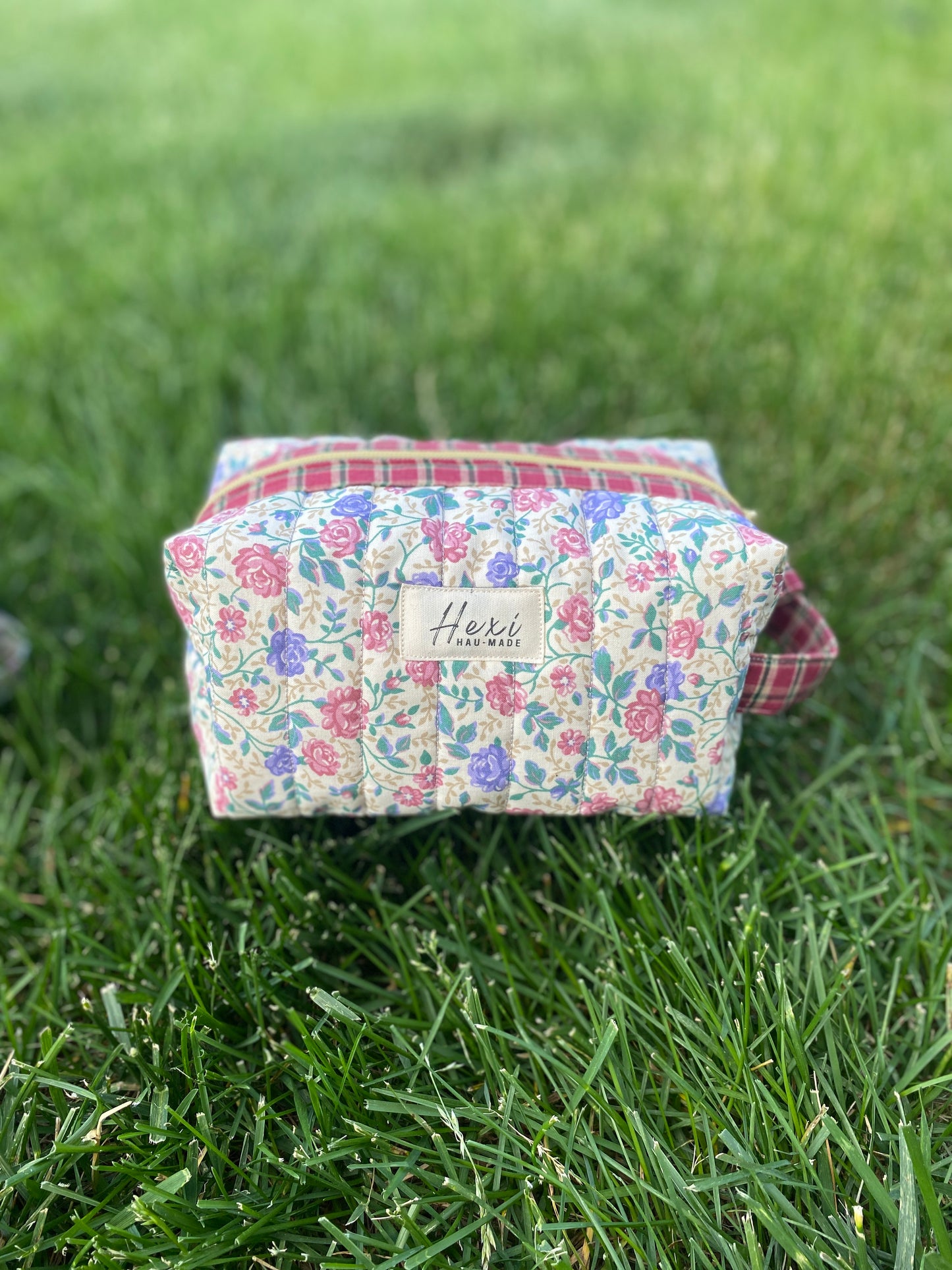 Roses on cream Toiletry / Travel Pouches