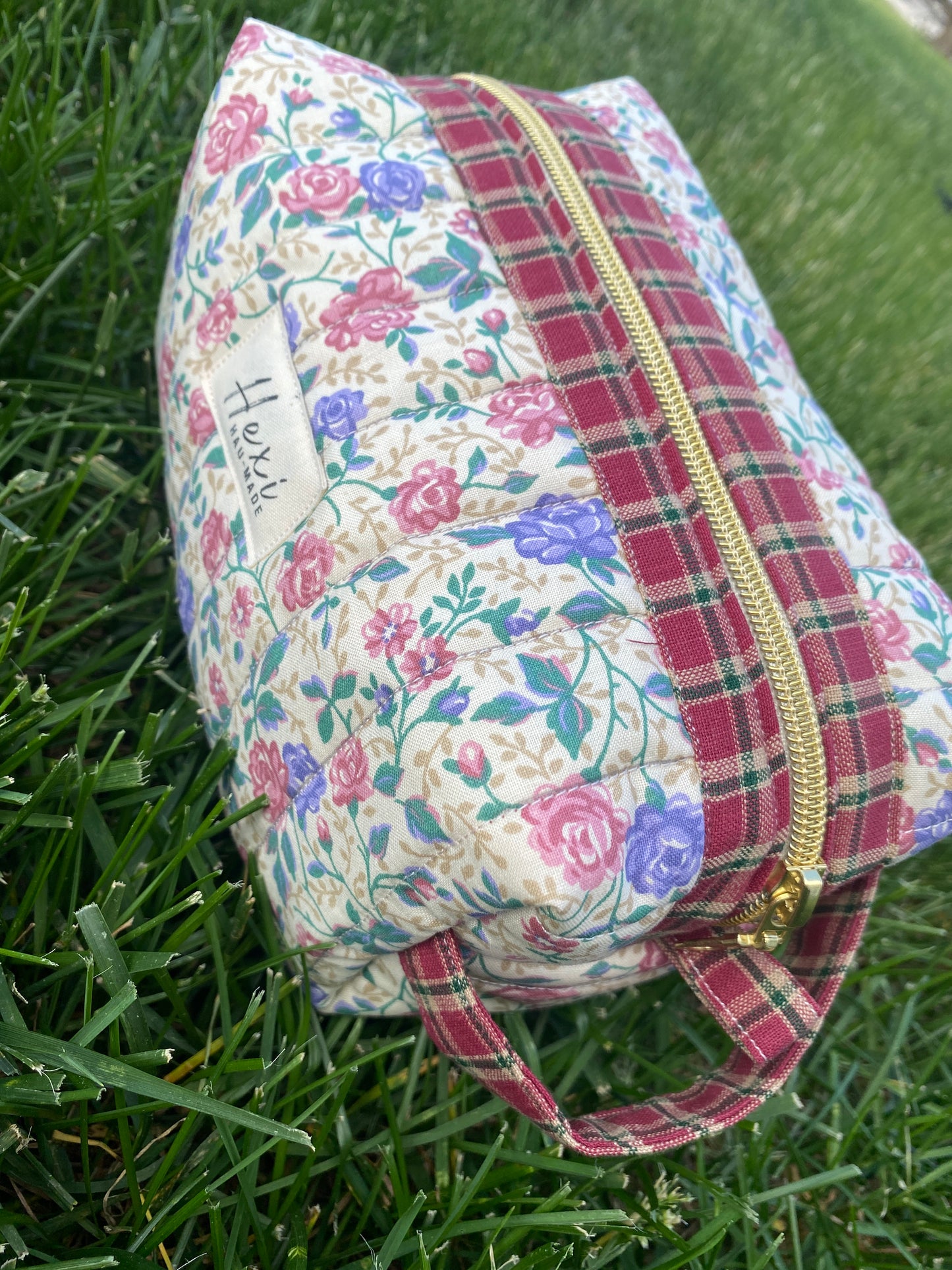 Roses on cream Toiletry / Travel Pouches