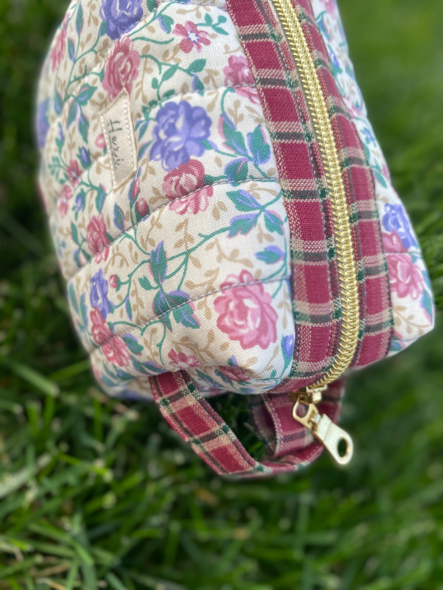 Roses on cream Toiletry / Travel Pouches