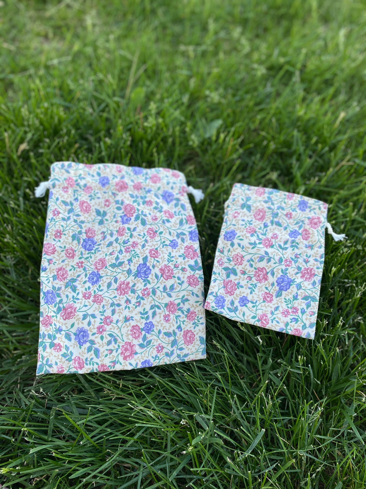 Rose on Cream Drawstring Bags