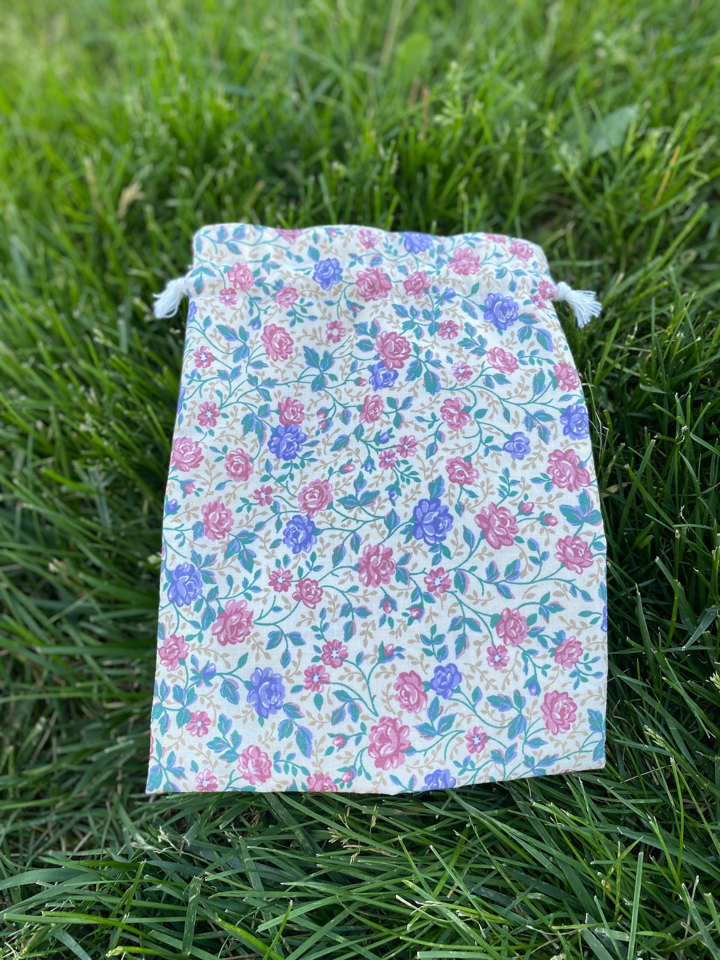 Rose on Cream Drawstring Bags