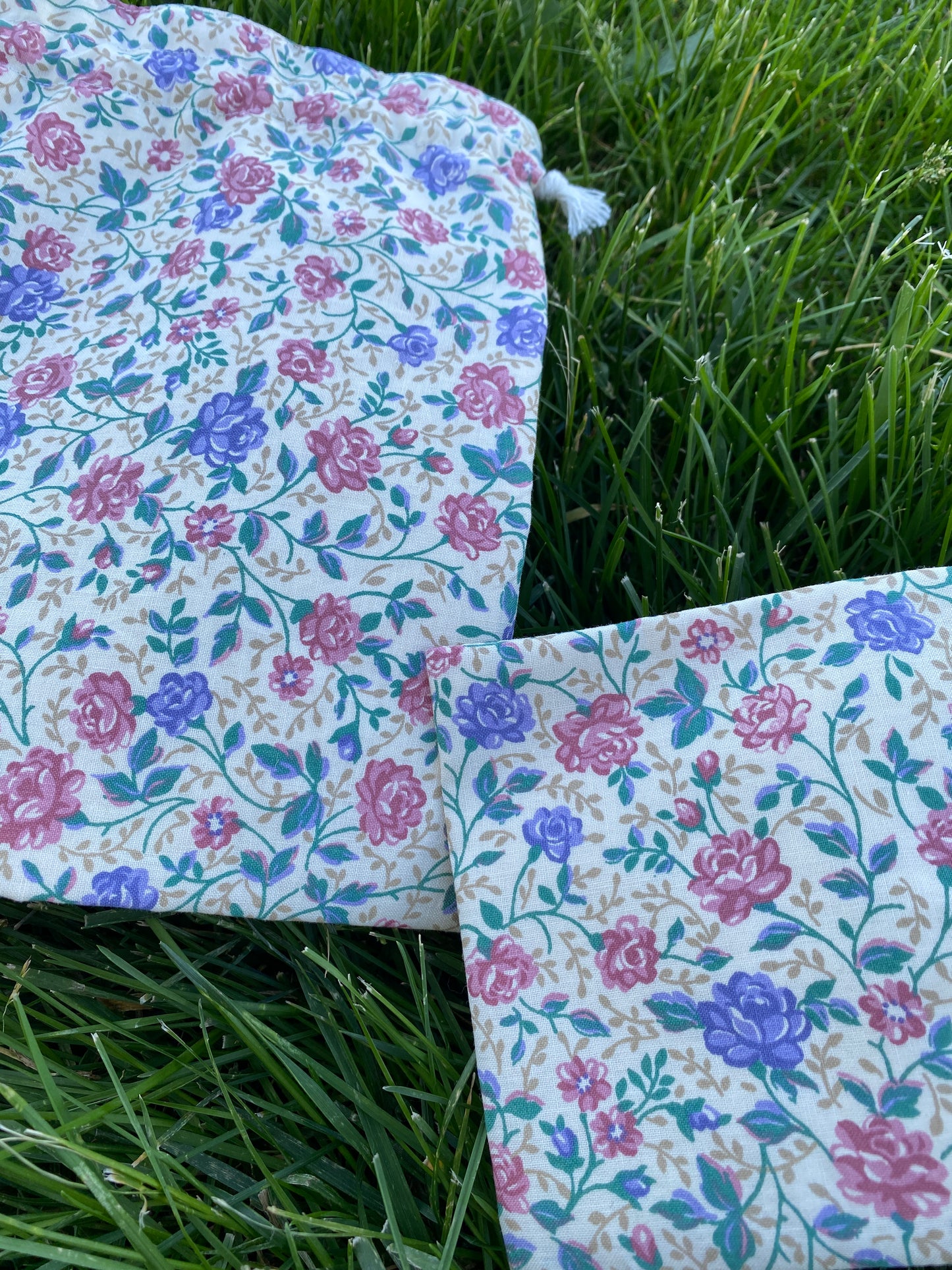 Rose on Cream Drawstring Bags