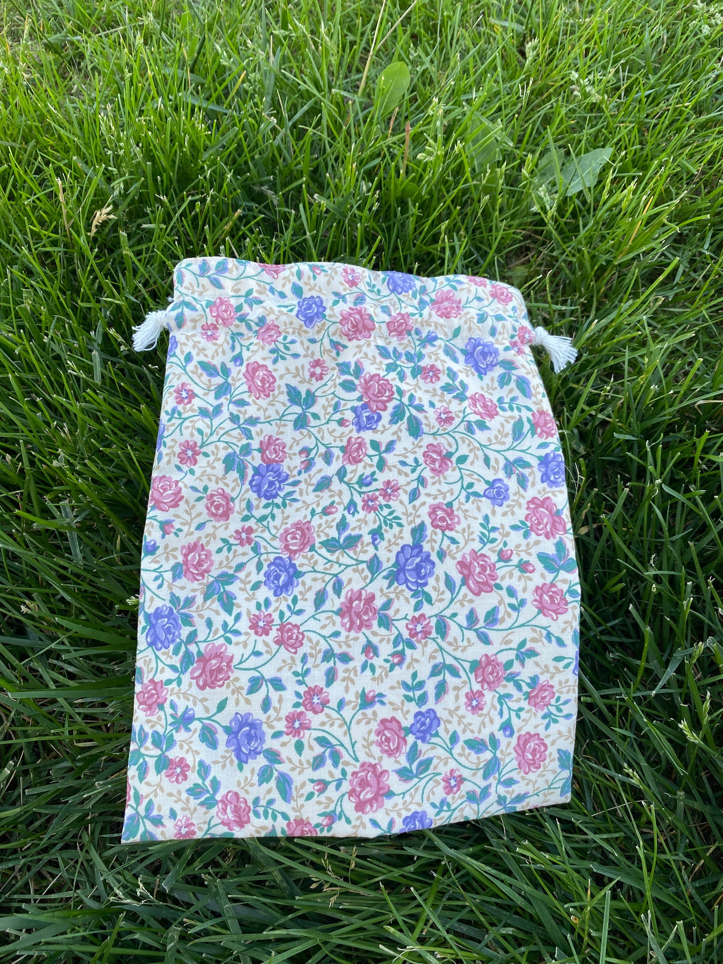 Rose on Cream Drawstring Bags