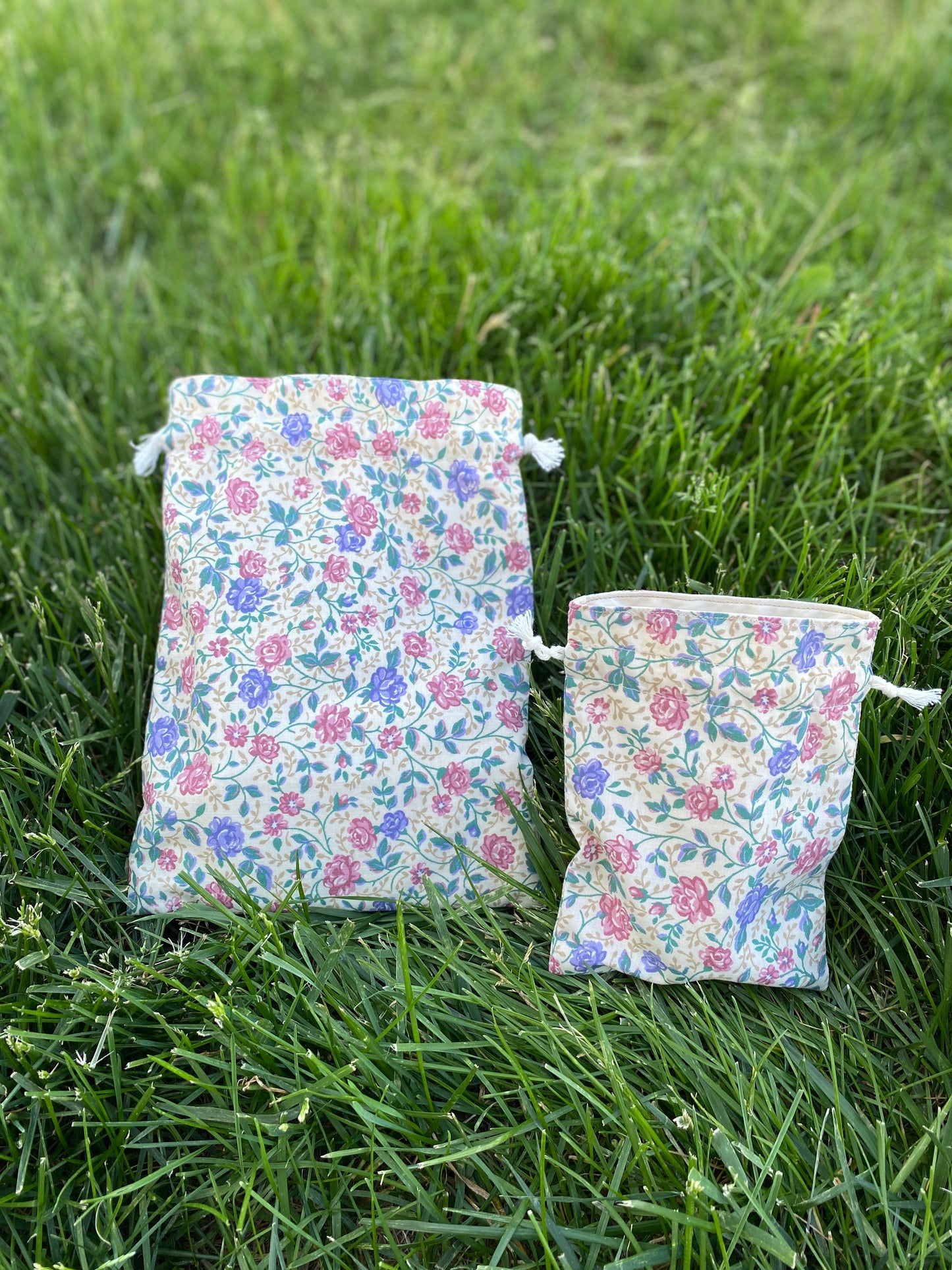 Rose on Cream Drawstring Bags