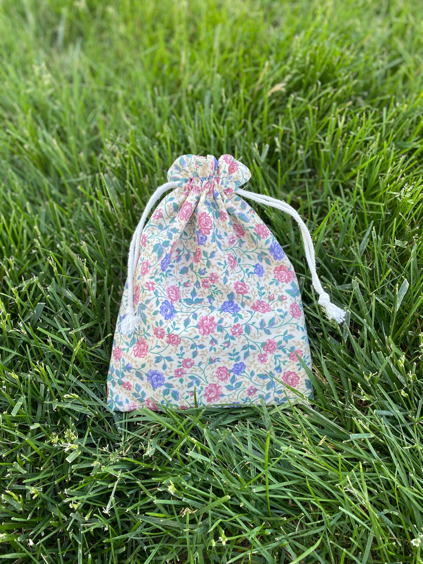 Rose on Cream Drawstring Bags