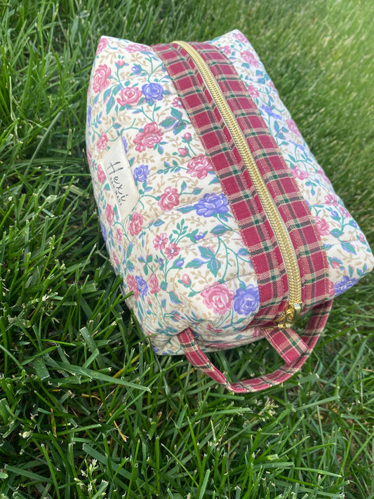 Roses on cream Toiletry / Travel Pouches