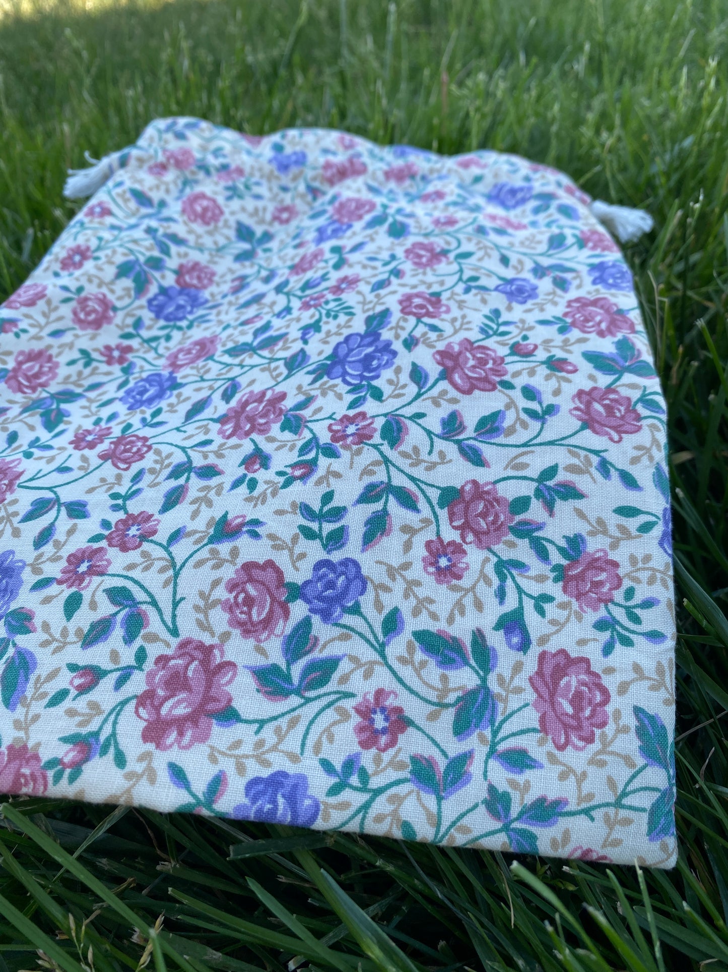 Rose on Cream Drawstring Bags