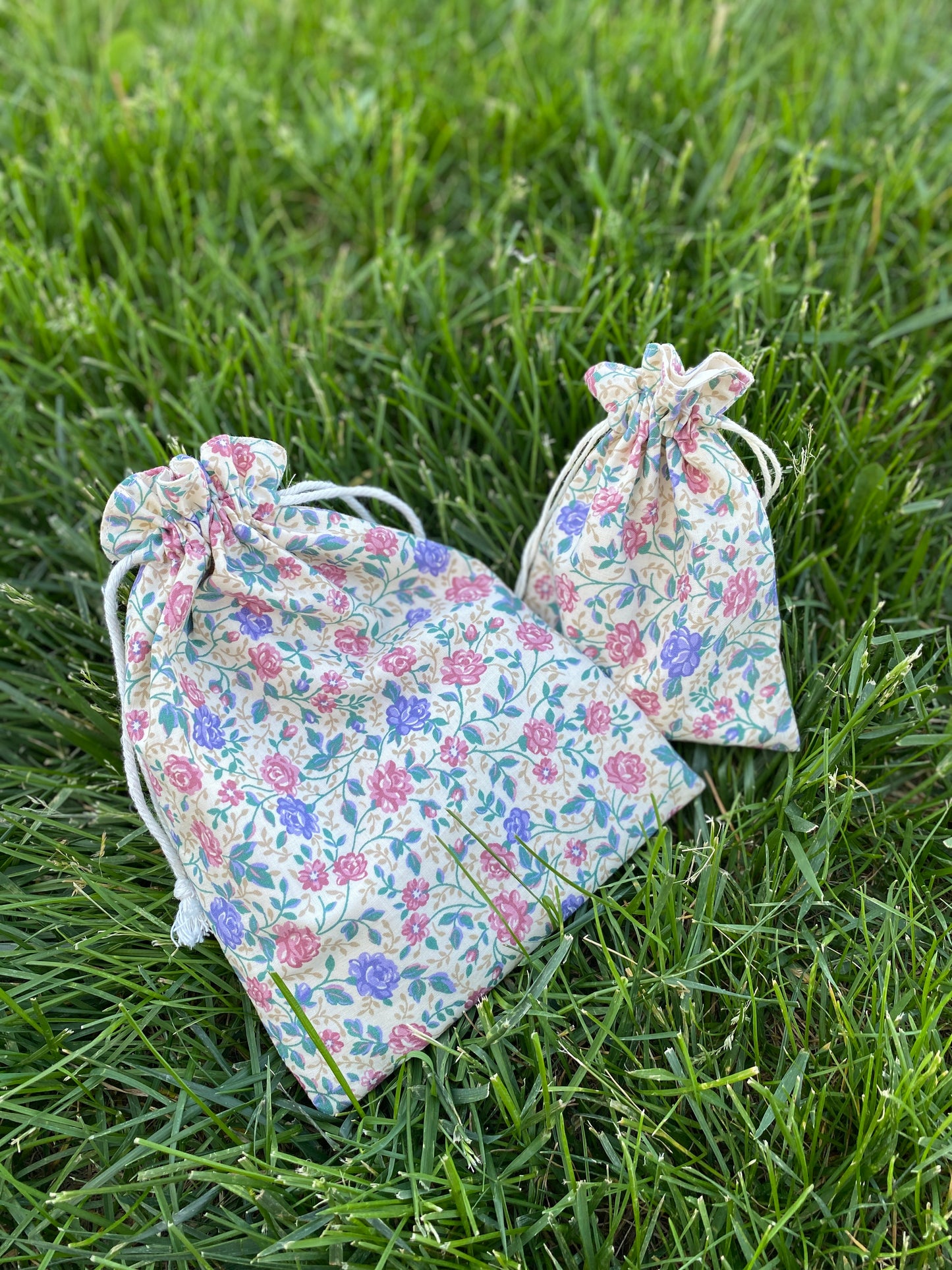 Rose on Cream Drawstring Bags